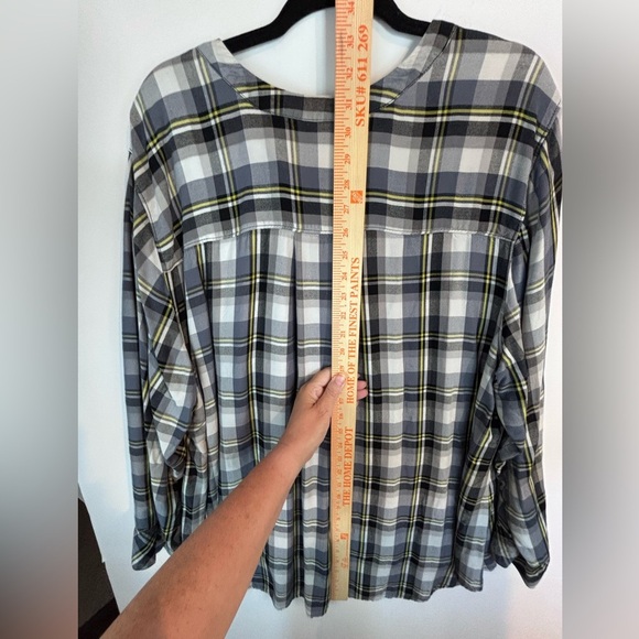 Lane Bryant Plaid Tunic Top Size 28 Blue Gray Black Rayon Long Sleeve - Picture 14 of 16
